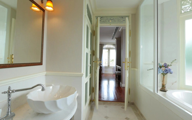 Hiranyakul House Riverside