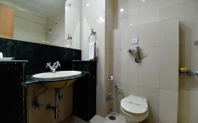 OYO 1492 Hotel Broadway Inn