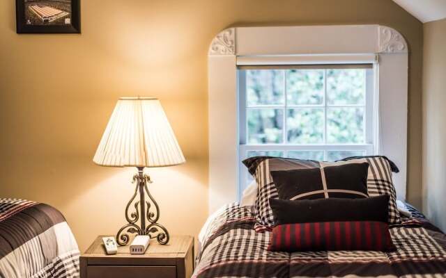 Villa on Meridian - Carriage House