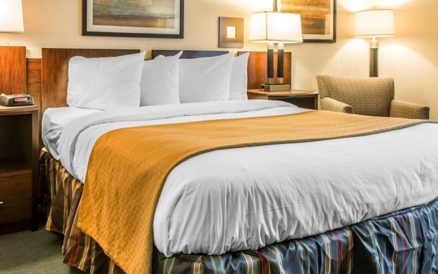 Quality Inn & Suites Escanaba North