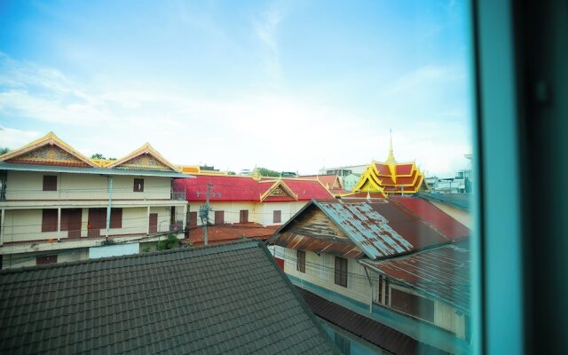 Ruby Riverside Hotel & Hostel