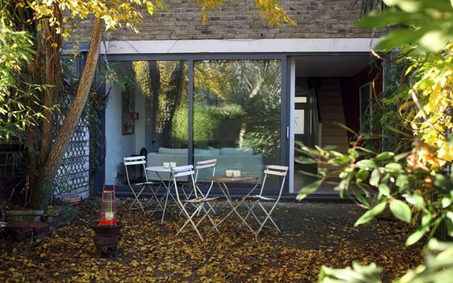 3 bed Apartment With Garden in Zone one se1