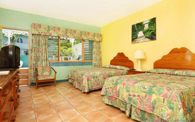 Doctors Cave Beach Hotel