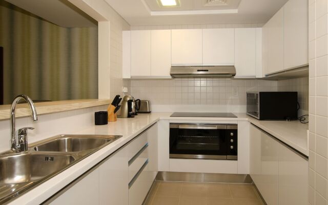 Al Bateen  by Deluxe Holiday Homes