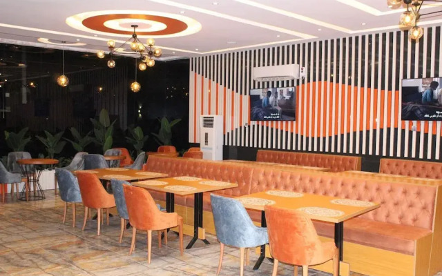GlassTop Lounge Kubwa