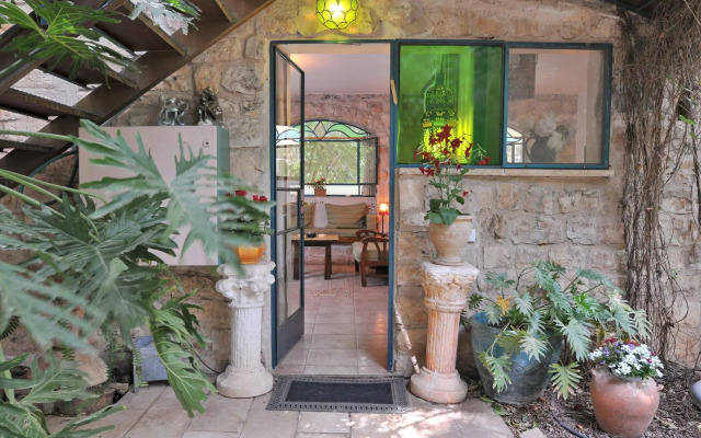 Pina Balev Inn