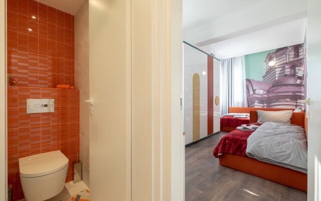 FM Luxury 3-BDR Apartment - Splendid Shapes