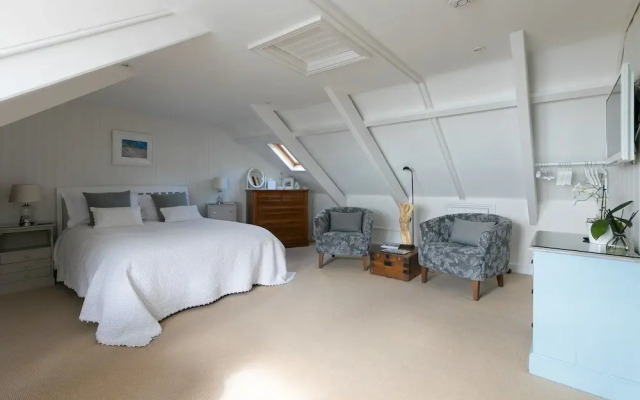 The Upper Deck