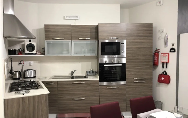 Sea View 2 Bed Apartment Close to Beach