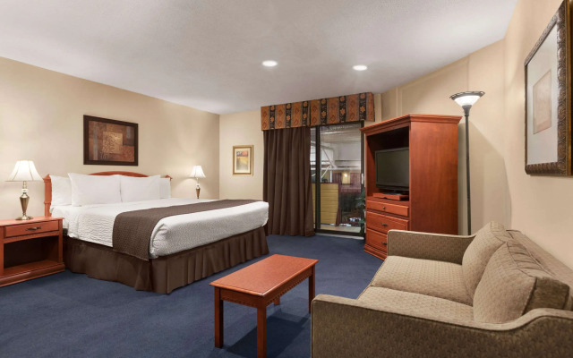Days Inn & Conference Centre by Wyndham Blainville