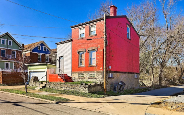 Cincinnati Vacation Rental: 6 Mi to Downtown!