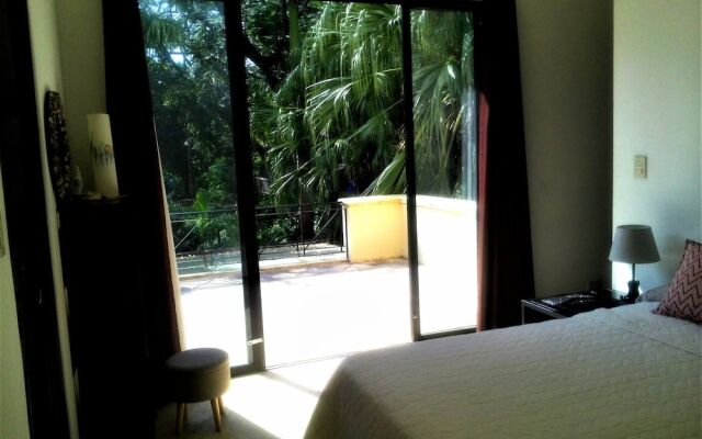 "typical Villa , Swimming Pool, 300 Meters to Langosta and Tamarindo Beaches"
