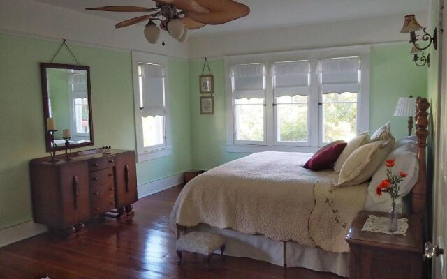 Lady Geneva Bed and Breakfast