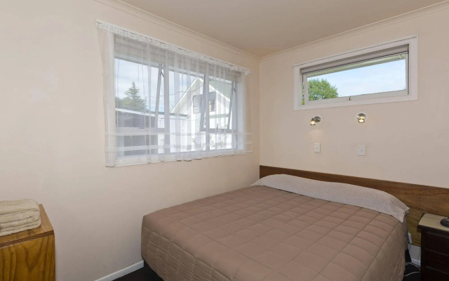Garden Court Motel