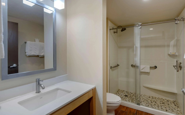 Best Western Plus South Coast Inn