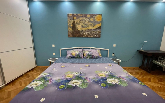 EVAs WorldMap Apartment