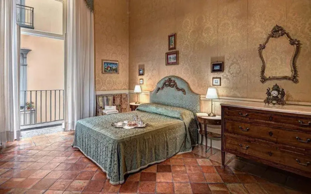 Lady Mary's Tribunali Luxury Suite