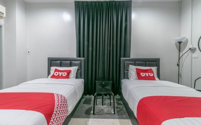 OYO 818 Suksomboon Residence