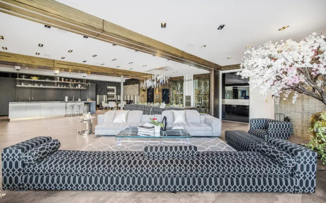Villa Kaleida - Sleek Modern Sunset Villa With Eclectic Style & Infinity Pool