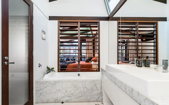 Your Luxury Escape - On The Bay 2