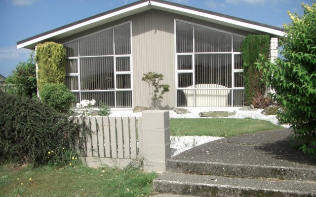 Ascot Holiday Home