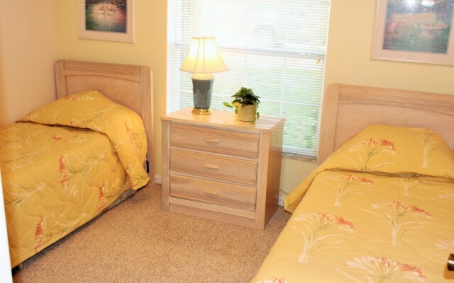 PCE326PD - 3 beds pool home - Privacy fence