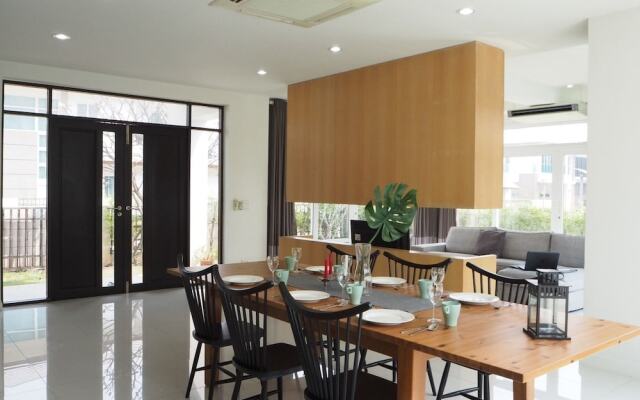 AnB Pool Villa 4BR Beachfront in Pattaya