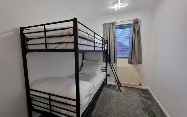 Modern And Spacious 3 Bedrooms Family House