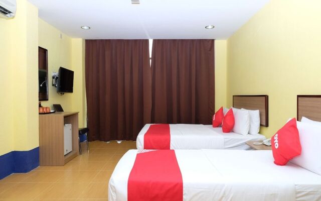 OYO 89352 Golden Terminal Lodge