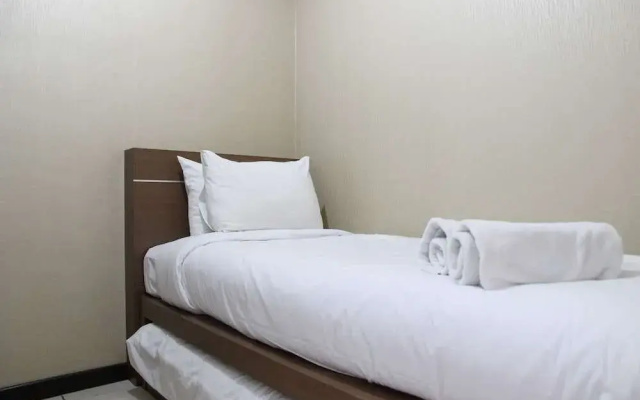 Clean and Cozy 2BR at Green Bay Apartment