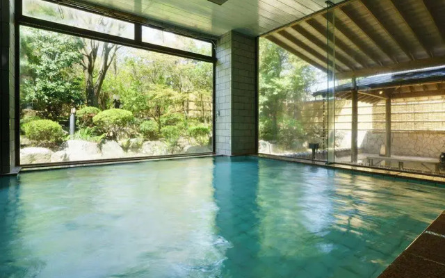 Hotel Hoho "A hotel overlooking the Echigo Plain and the Yahiko mountain range"