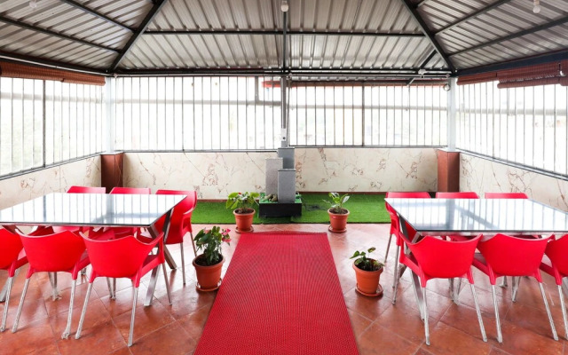 OYO 16537 Guru Comforts