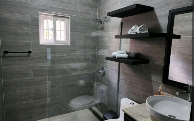 Impeccable 2-bed Apartment in Kingston With Pool