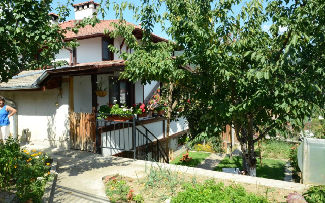 Къща за Гости Солакови **