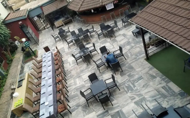 Davies Hotels
