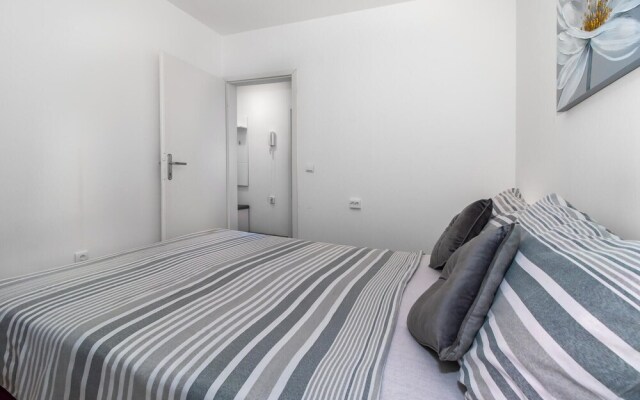 Amazing Apartment in Dramalj With 2 Bedrooms and Wifi