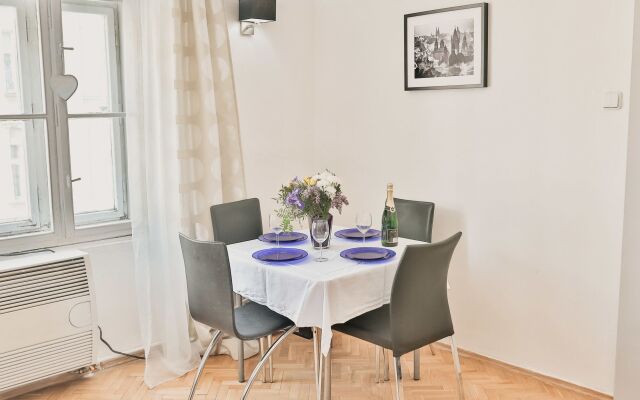 Comfortable Zizkov Apt for 6 pax easyBNB