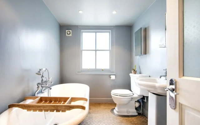 Flawless Family Home Close To Islington