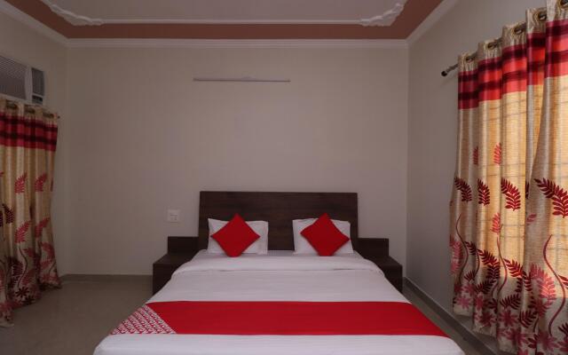 OYO 40842 The Royal Resort