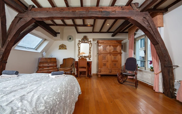 Unique Apartment In Historic Mansion