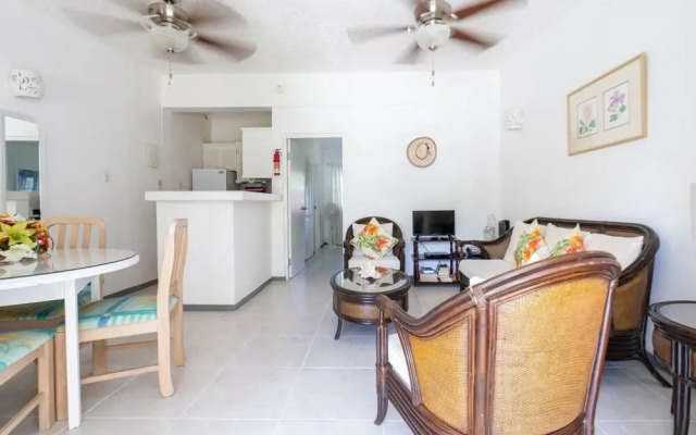 Sungazer - Holetown Apt & Beach Club on West Coast