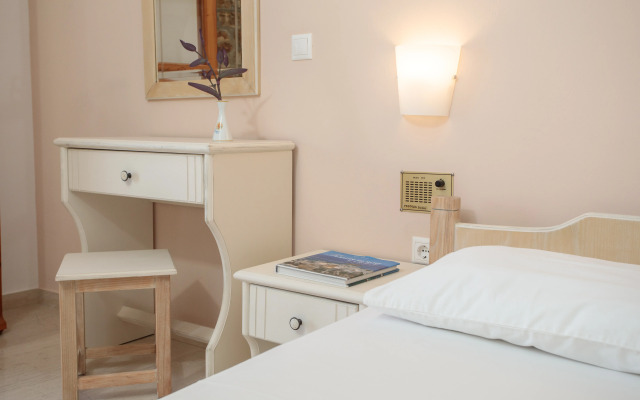 Proteas Hotel & Suites