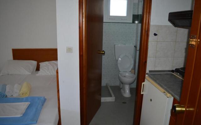 Galanis Studios and Apartments