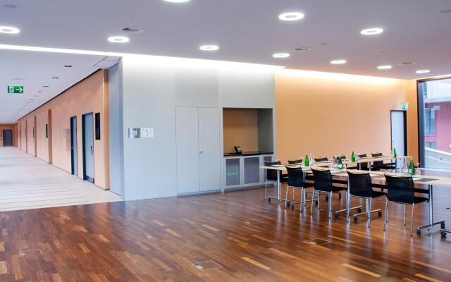 Holiday Inn Zurich - Messe by IHG
