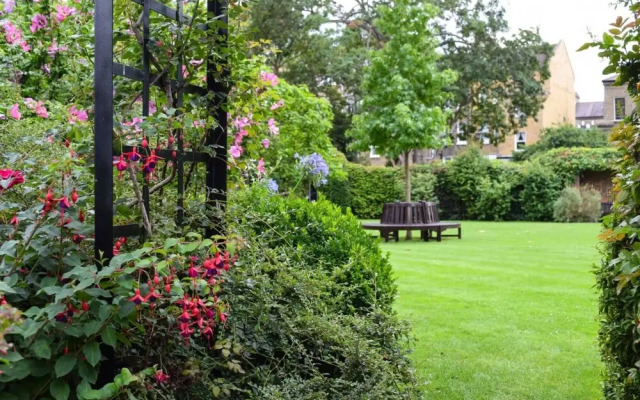 Spacious 4 Bedroom West London Flat