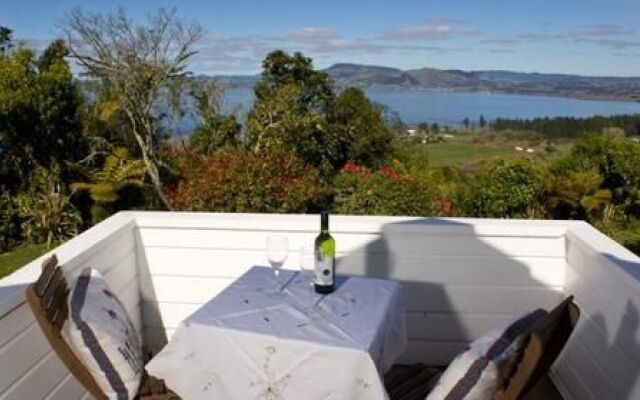 Lakeview Heights B&B Farmstay