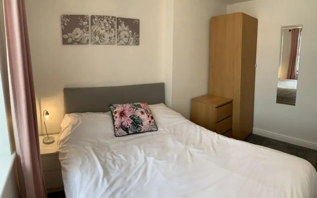 Beachside Home - Sleeps 5, Garden, Parking & Pets
