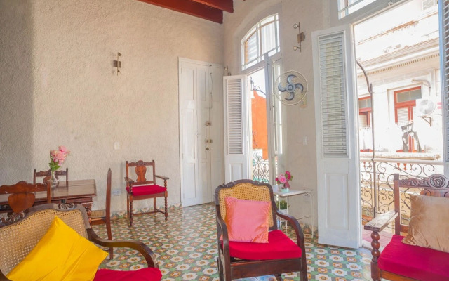 Privado Apartamento con balcón Habana