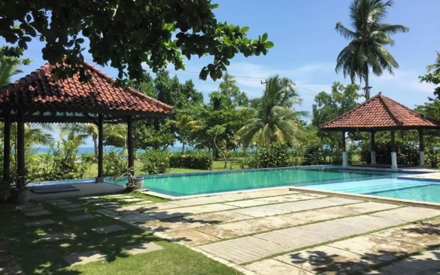 Beach Rock Resort Belitung