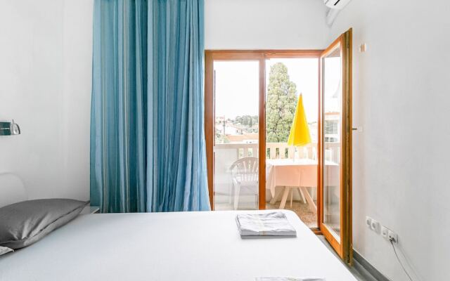 Cozy Holiday Home in Sumartin near Sea